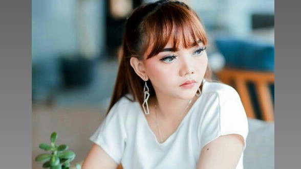 Biduan Seksi Bertato ini Mirip Banget Rina Nose Coba Lihat