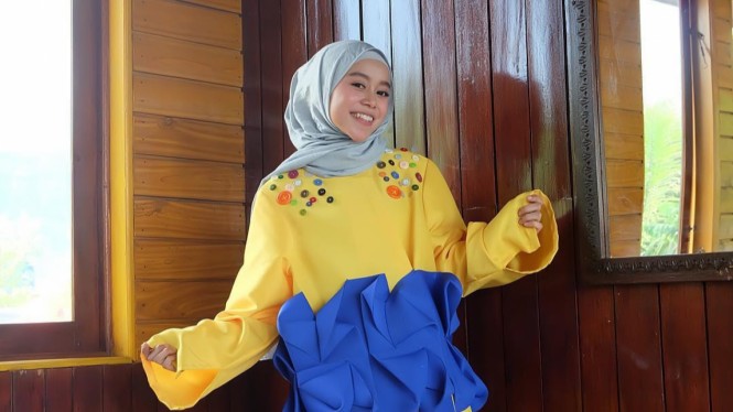  Model  Baju Kebaya  Lesti  Terbaru Gaya Hijab Lesti  Foto 
