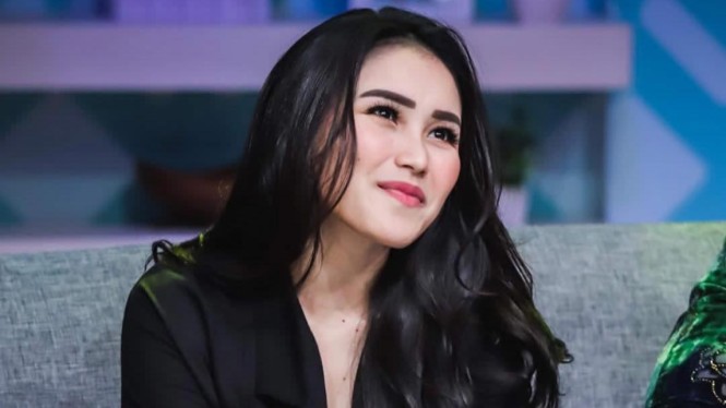 Nagita Slavina Hamil Ayu Ting Ting Pasang Status Galau Halaman 3