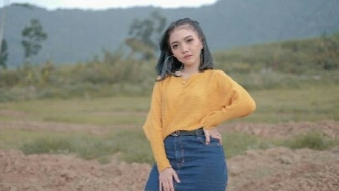 Biduan Seksi Bertato ini Mirip Banget Rina Nose Coba Lihat